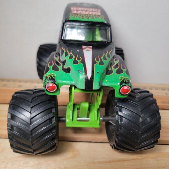Grave Digger Monster Truck 5" X 7" - Picture 4 of 10